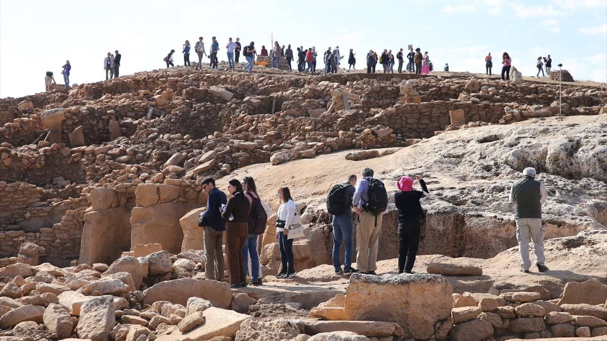 Dünya Neolitik Kongresi'ne katılan akademisyenler Göbeklitepe'yi gezdi