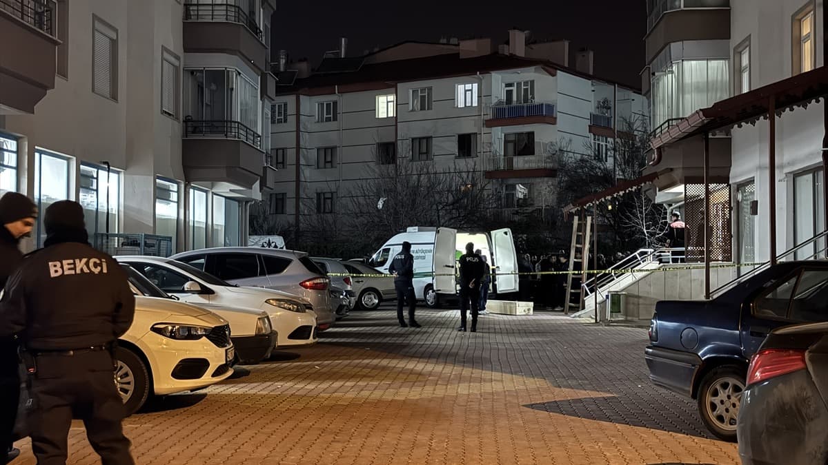 Konya'da 4 kişilik aile evde silahla vurulmuş halde ölü bulundu