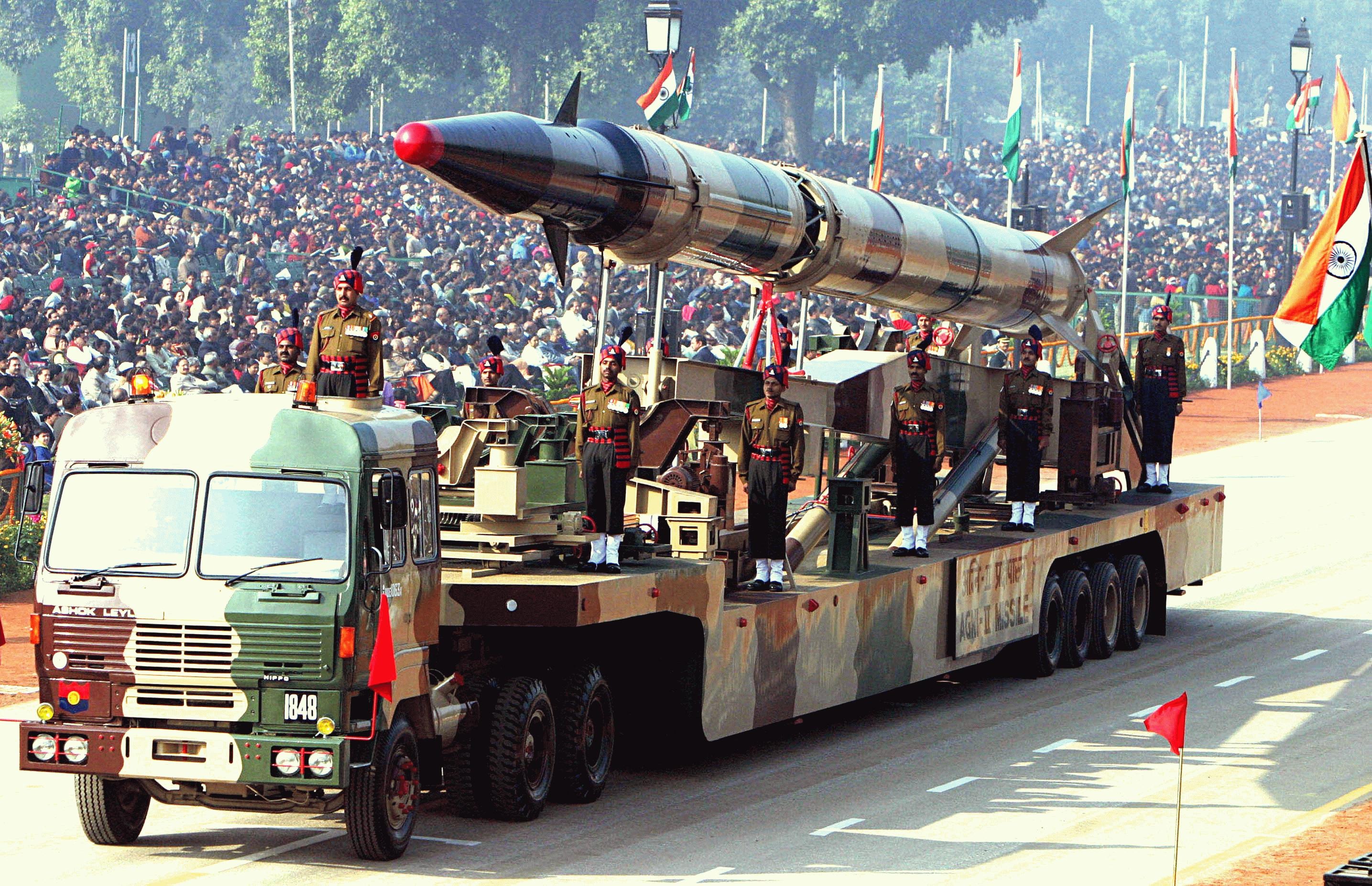Orta menzilli Agni-2 füzesi