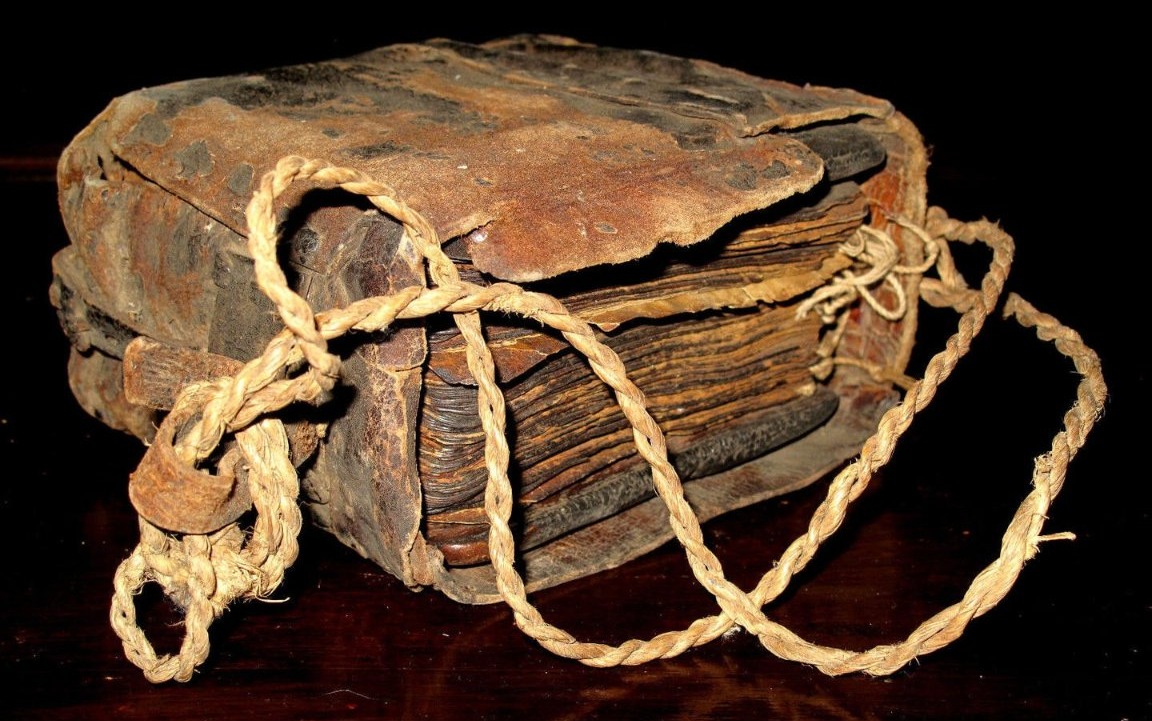 Yani sözlü geleneğin belirttiği gibi görevi bir günde tamamlamamış olsa bile ilk cilt onun elinde olabilirdi.