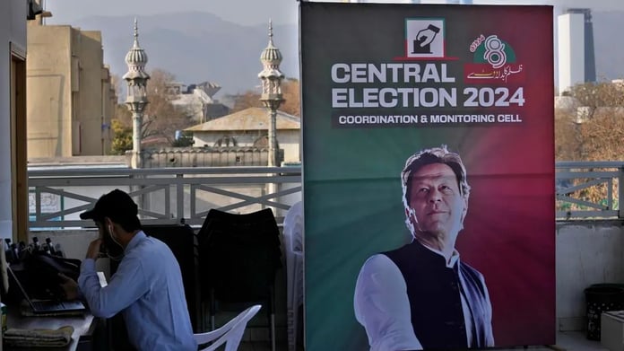 RFE/RL: Pakistanlılar, seçimlerde güçlü orduya meydan okudu!