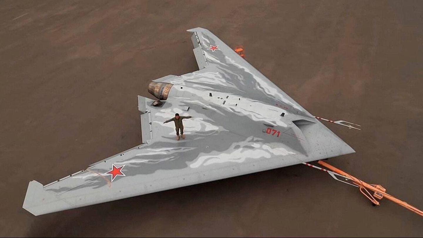 Rusya’nın Sukhoi S-70 Okhotnik-B (Hunter) insansız savaş uçağı dost ateşiyle düştü