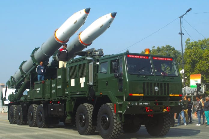 Hindistan Pralay füzelerini sergileyecek