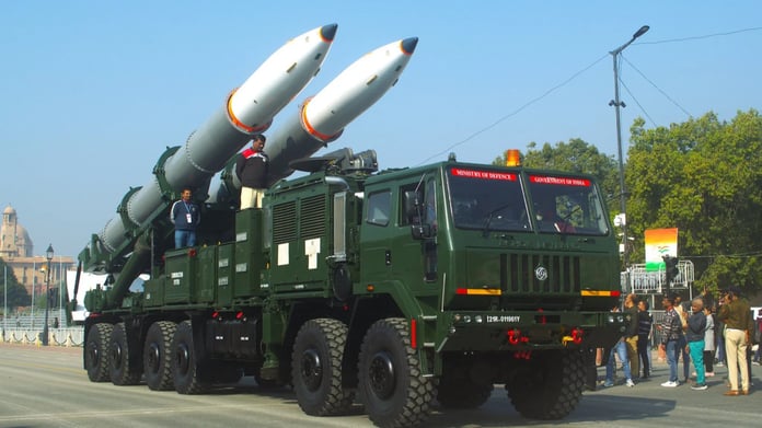 Hindistan Pralay füzelerini sergileyecek