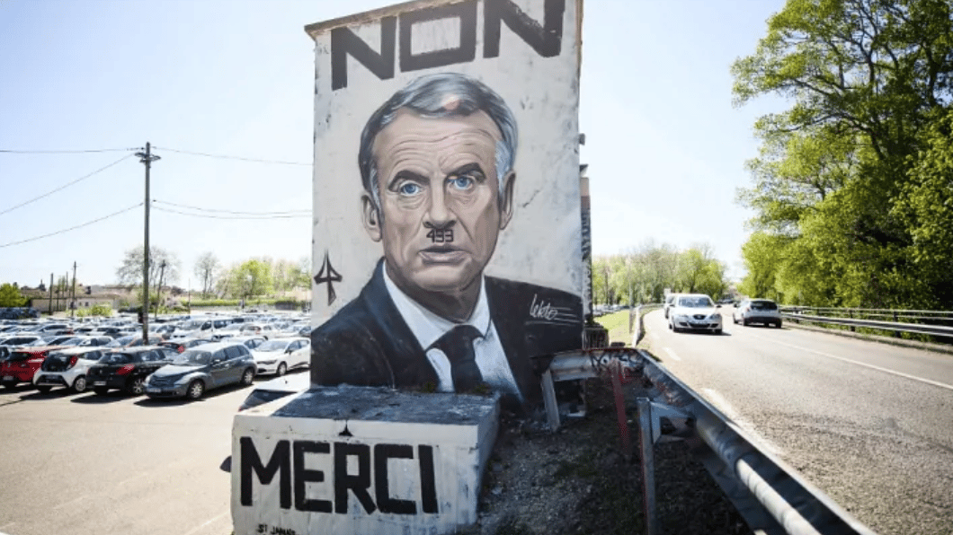 Fransa'da Macron afişine soruşturma