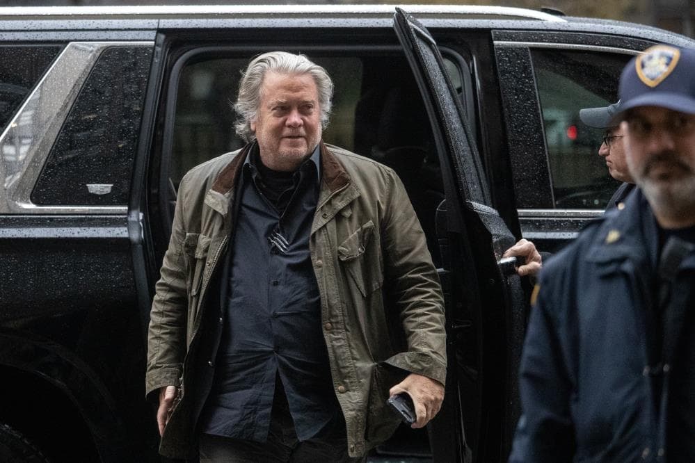 Eski ABD Başkanı Trump'ın danışmanı Bannon mahkemeye çıktı