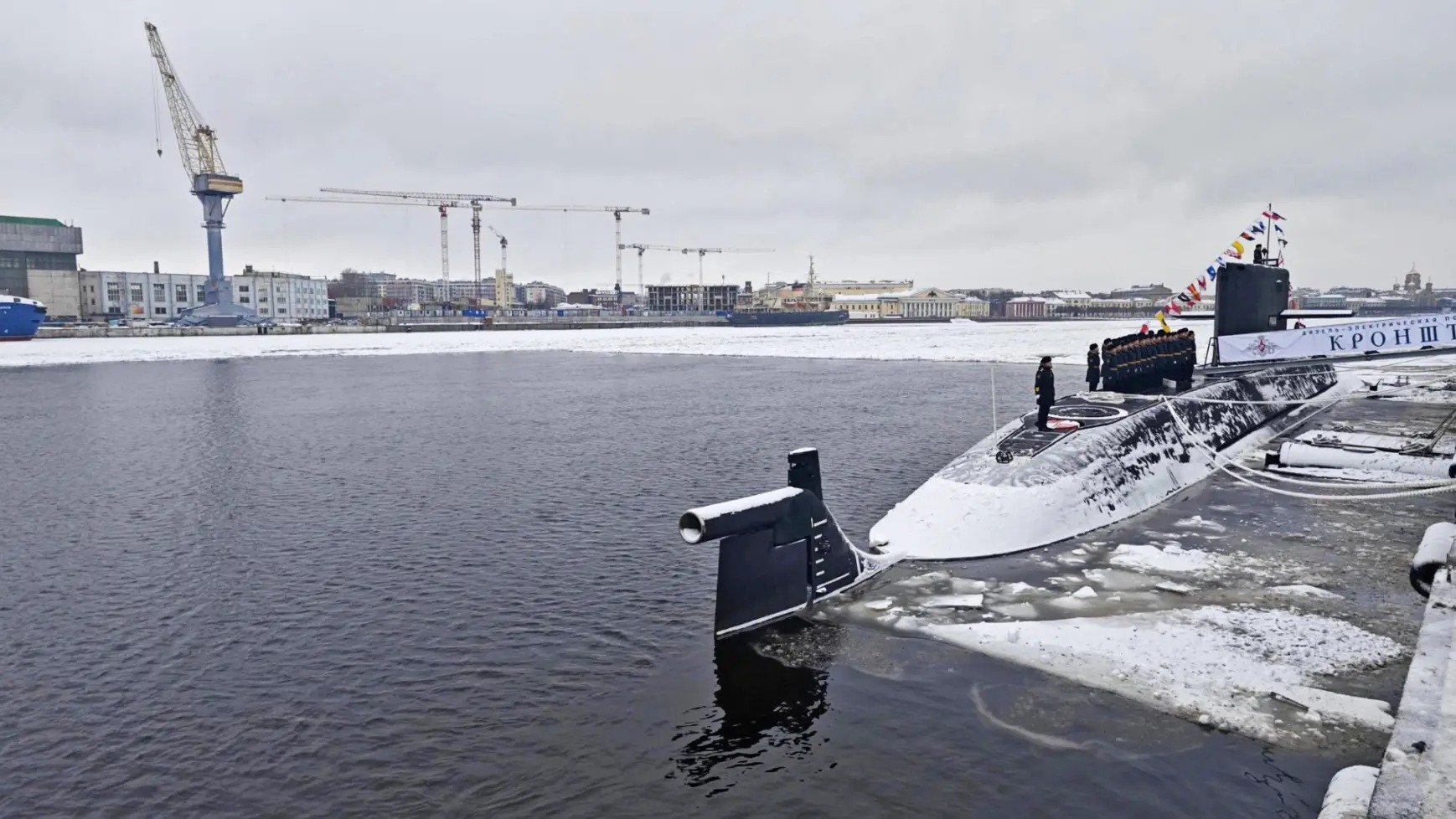Rusya, ilk yeni dizel-elektrikli denizaltını teslim aldı