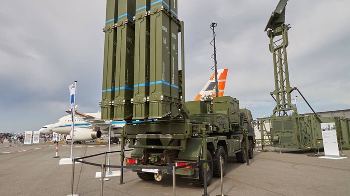 Letonya ve Estonya hava savunma radarları ve silahları için Alman sanayiine başvuruyor