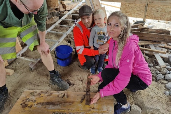 Norveç’te bahçesini kazan bir aile Viking savaşçı mezarı buldu