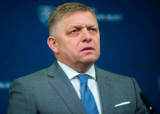Slovakya Başbakanı Robert Fico karnından vuruldu