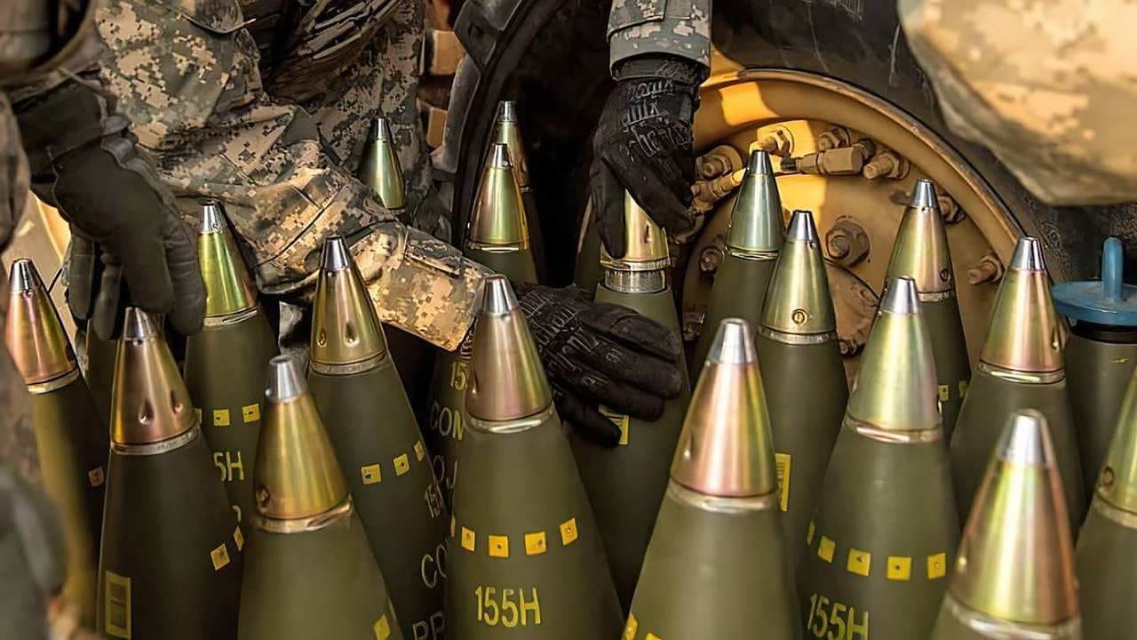 AB, Ukrayna'ya yıl sonuna kadar en az 1,3 milyon top mermisi teslim etmeyi hedefliyor