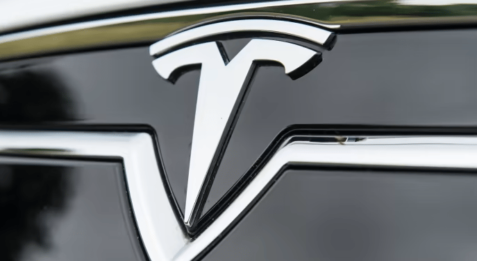 Tesla geçen yılın son çeyreğinde rekor gelir ve kar elde etti