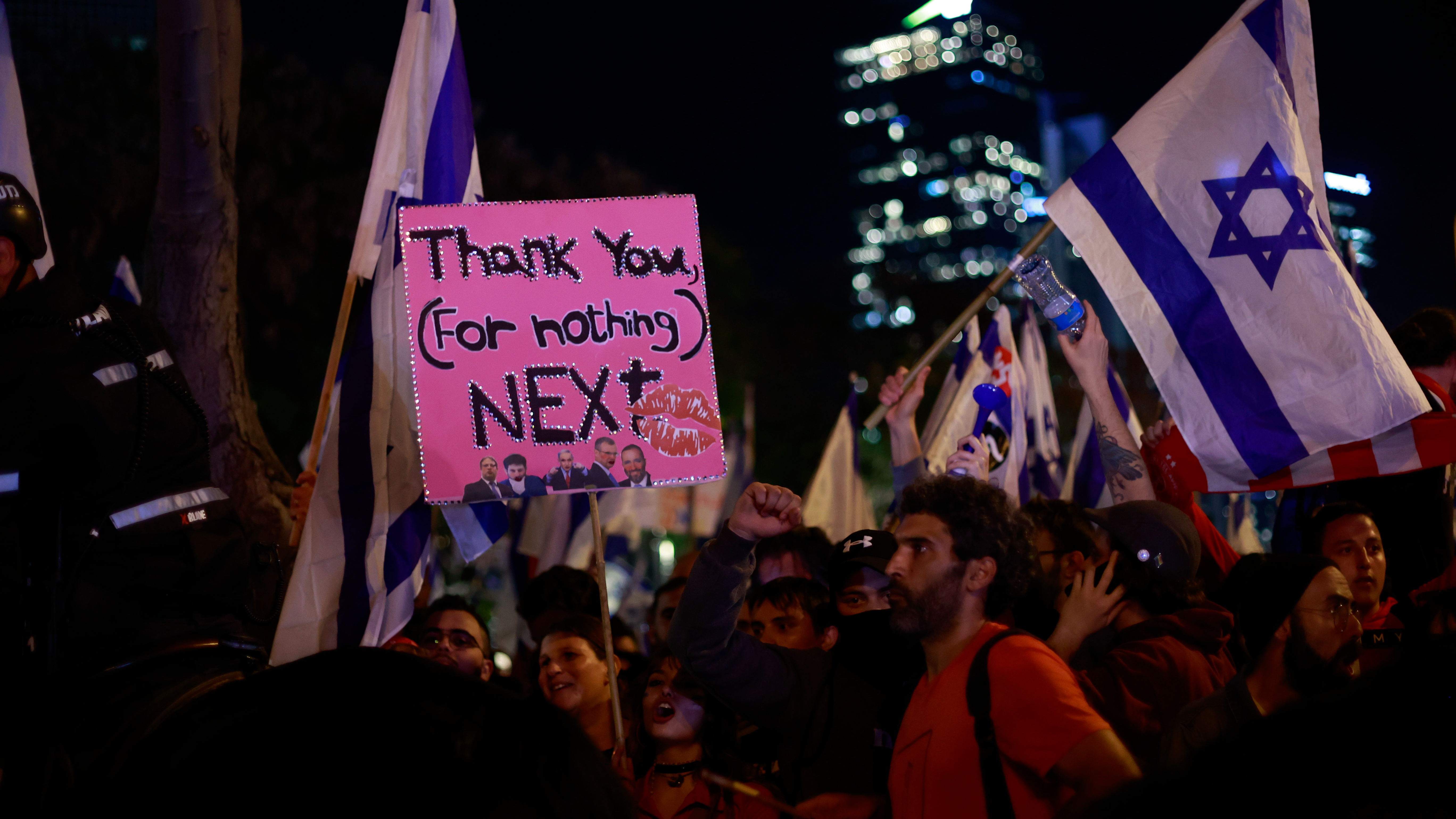 İsrail'de İsrail Başbakanı Binyamin Netanyahu hükümetinin yargı düzenlemesini protesto etti. Tel Aviv’de toplanan göstericiler, ellerinde İsrail bayrakları taşıyarak Netanyahu aleyhine sloganlar attı.