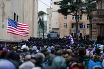 ABD Gürcistan'da renkli devrim planlıyor