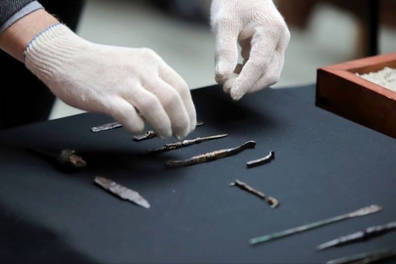 Tıbbi aletlerle gömülmüş Romalı doktorun mezarı bulundu