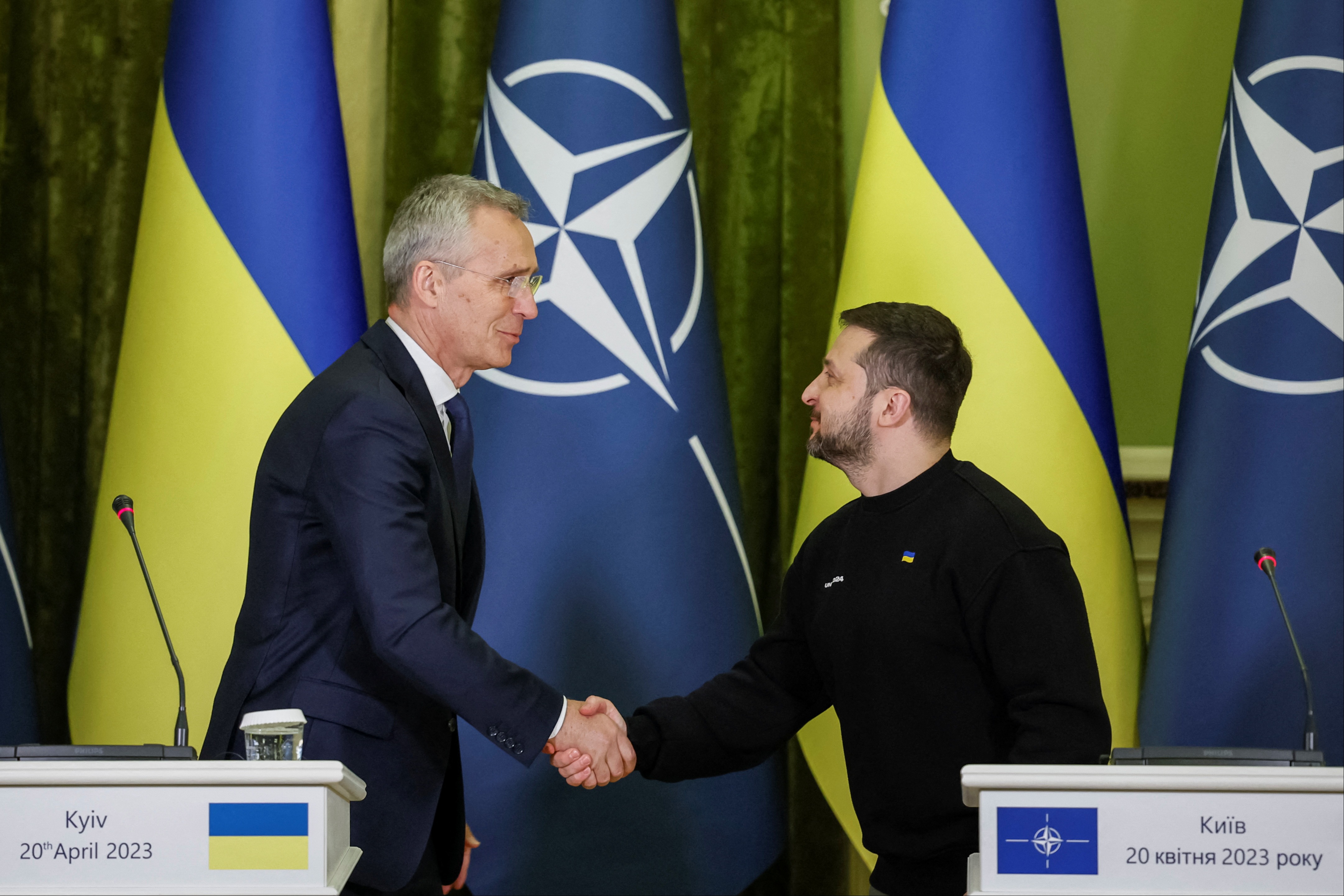 Jens Stoltenberg ve Vladimir Zelensky