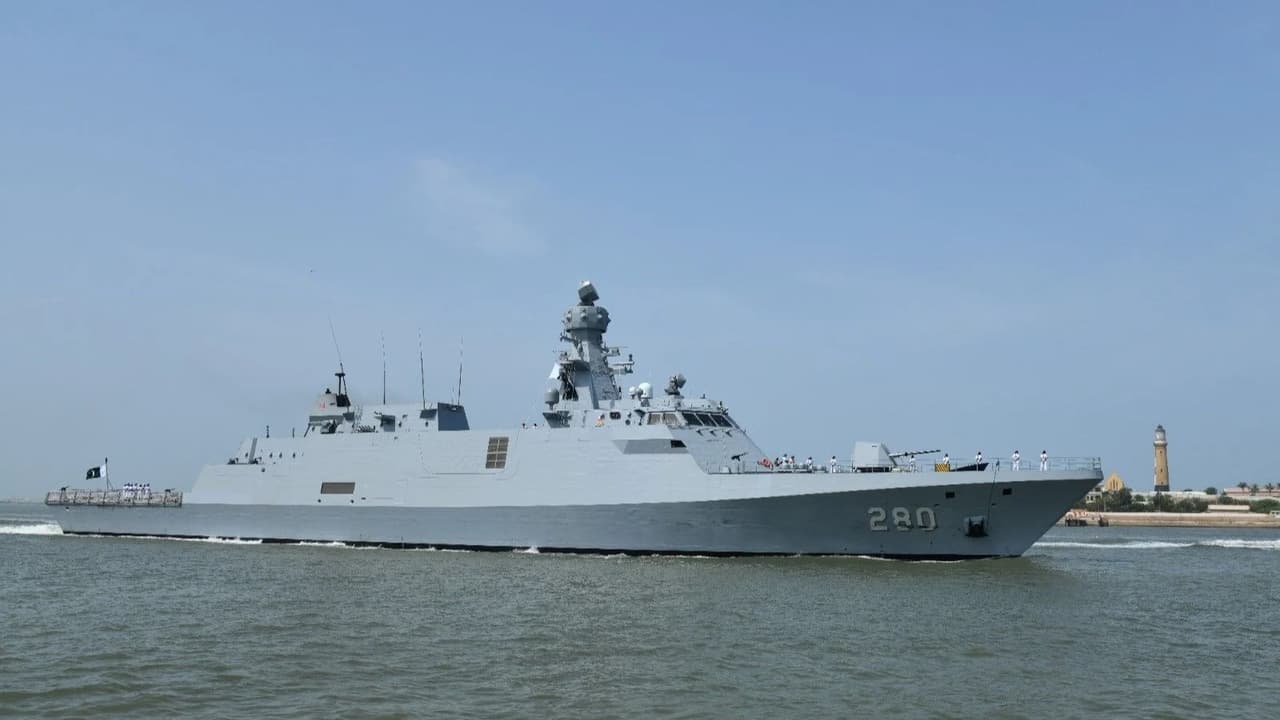 PNS BABUR gemisi Türkiye'den Pakistan Donanması'na katıldı