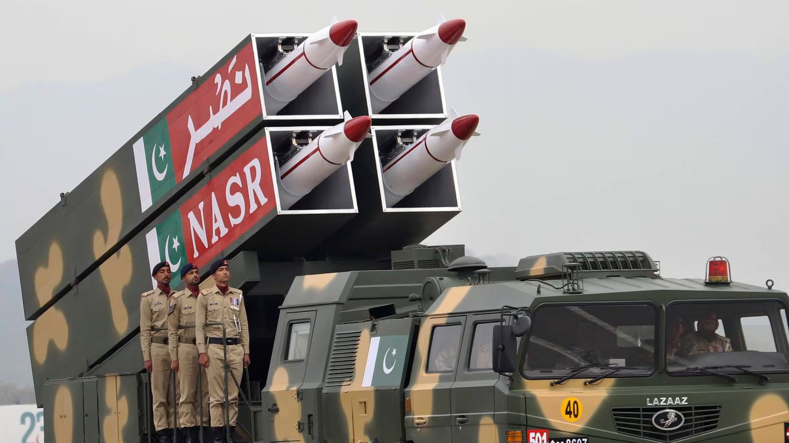 Pakistan uçak ve roket programlarını tanıttı, askeri ekipmanlarını sergiledi