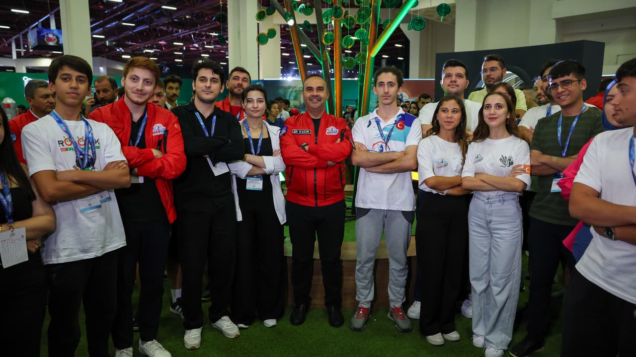 TEKNOFEST Akdeniz Teknoloji Yarışmaları Antalya’da üçüncü gününde Bakan Kacır’ı ağırladı