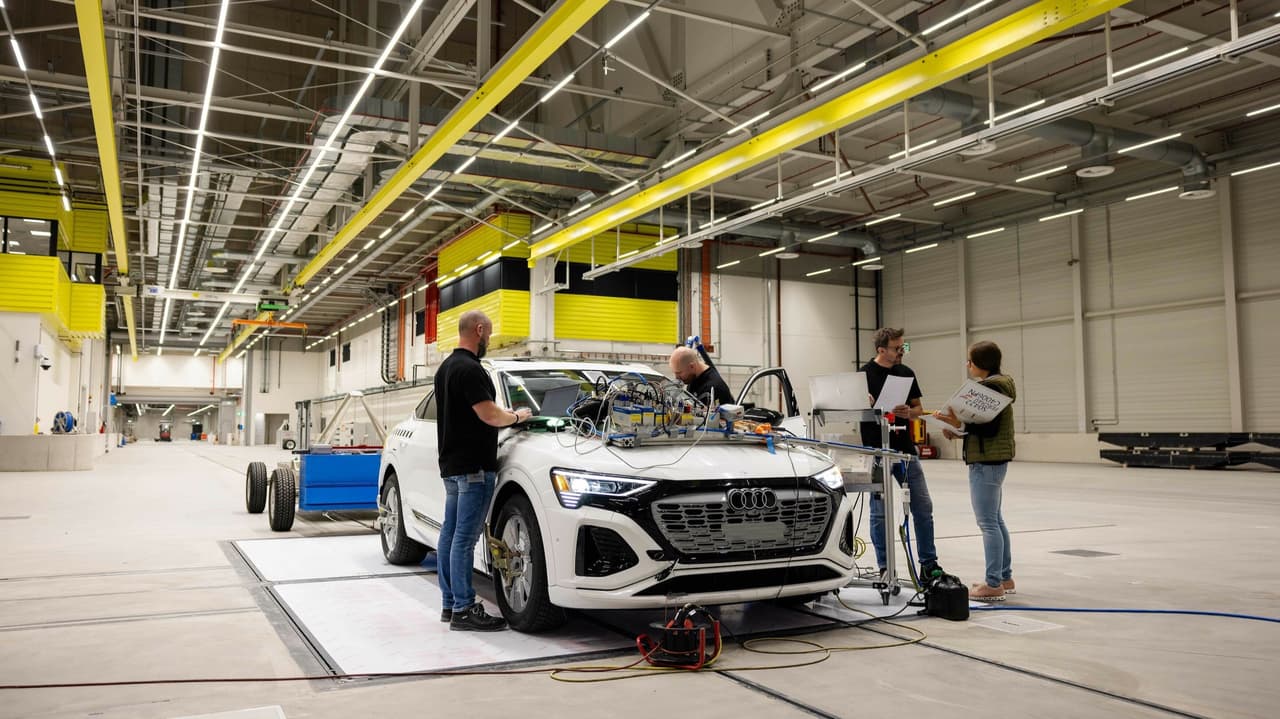 Audi, çarpışma testleri için yeni bir merkez açtı