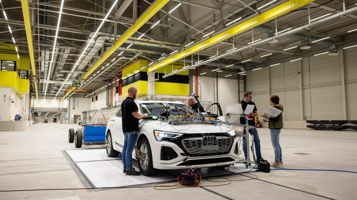 Audi, çarpışma testleri için yeni bir merkez açtı