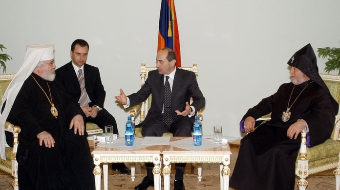 Ermeni Kilisesi Karabağ katili Koçaryan'ı yeniden iktidara getirmek istiyor