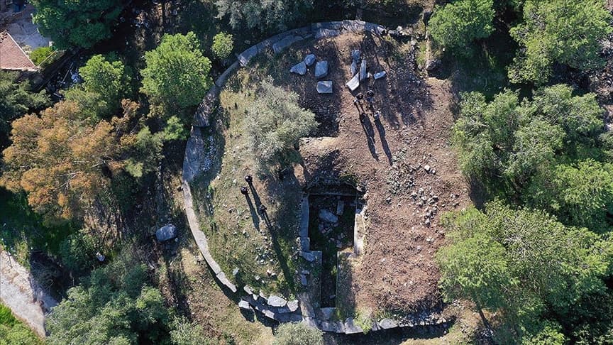 Kuşadası'ndaki yüzey araştırmasında 2 bin 350 yıllık tümülüs bulundu