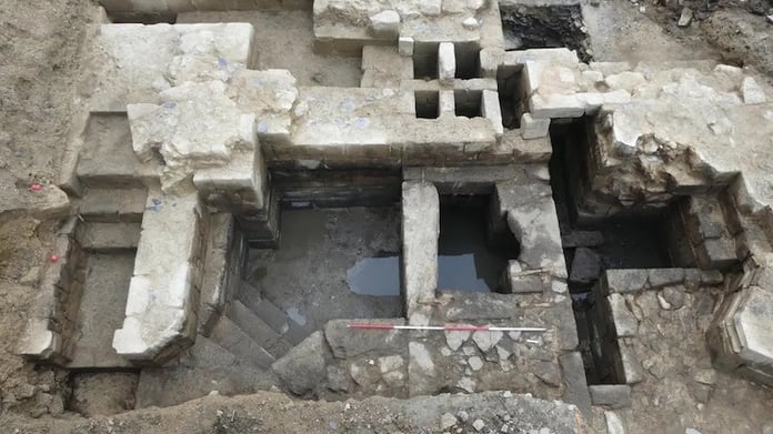 Fransa’da bir otelin altında saklı Ortaçağ kalesi ortaya çıkarıldı