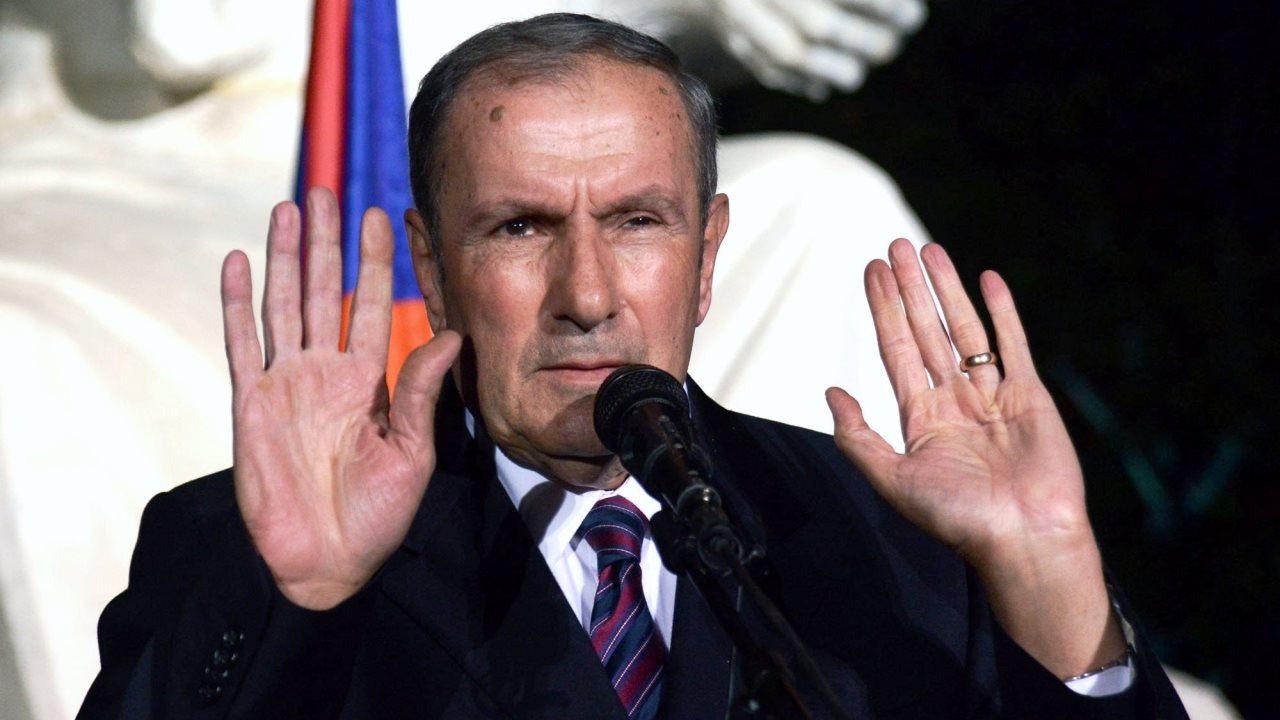 Ermenistan'ın 1991-1998 yılları arasında cumhurbaşkanlığını yapan ve şu anda muhalefetteki Ermeni Ulusal Kongresi İttifakı'nın lideri olan Levon Ter-Petrosyan