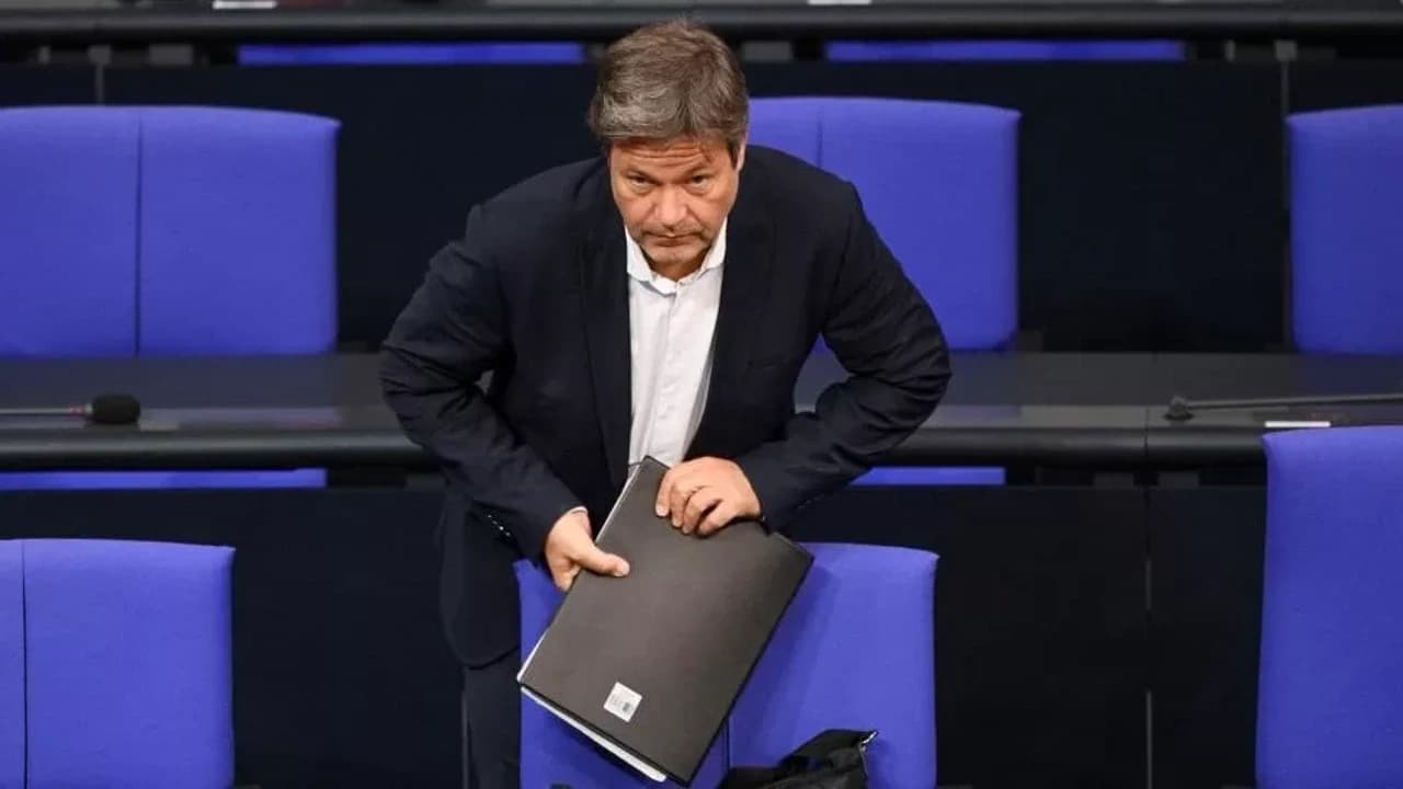 Rus komedyenlerden Habeck'e telefon şakası