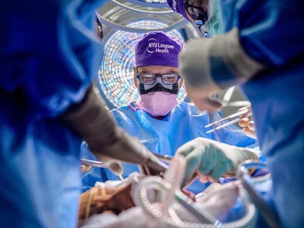 ABD’de bir hastaya ‘tam göz’ nakli yapıldı