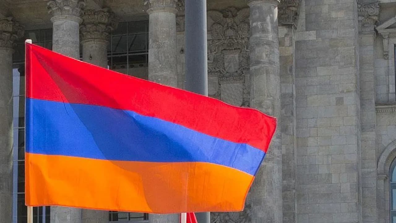 Ermenistan'da eski askerlerin orduda göreve dönmeleri halinde emekli maaşı kesilmeyecek