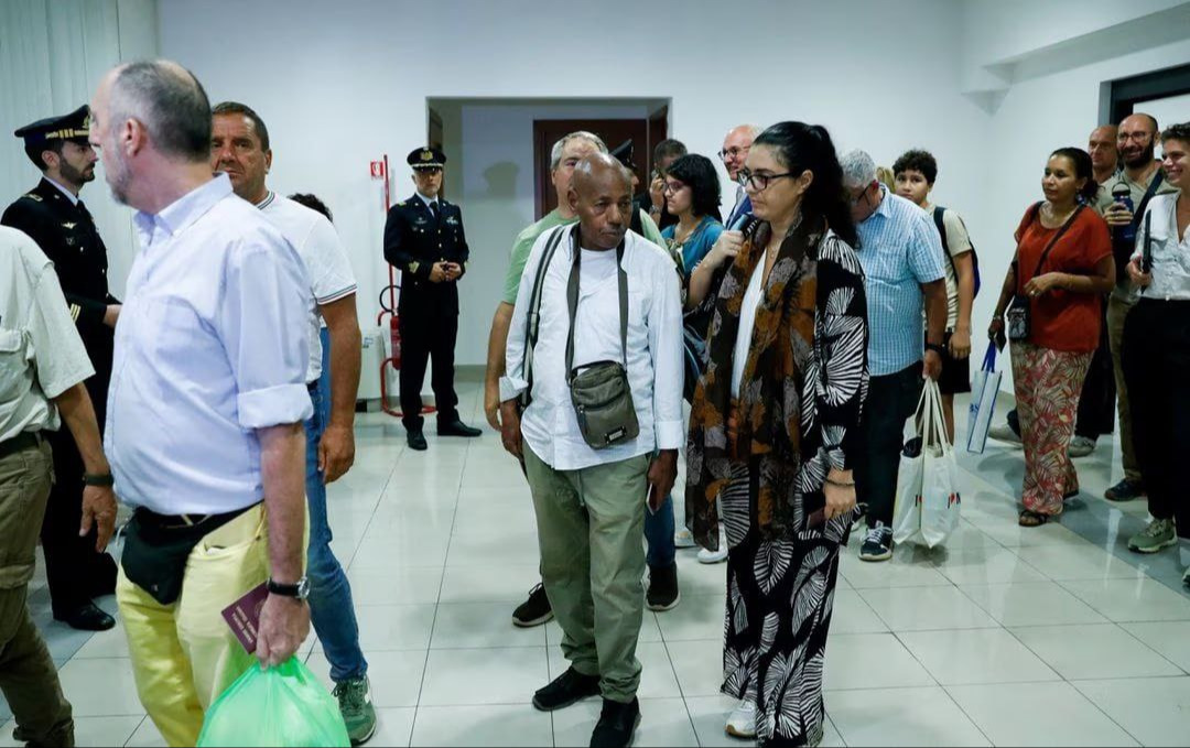 Tahliye edilen vatandaşlar Roma'ya indi.