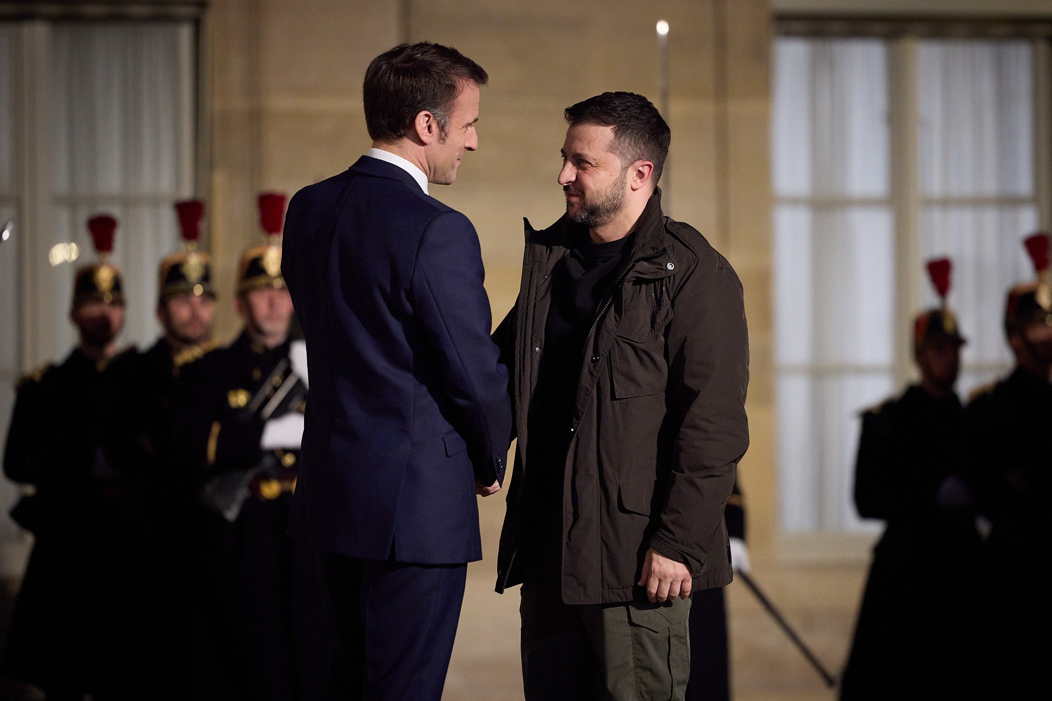 Fransa Cumhurbaşkanı Emmanuel Macron ve Ukrayna Devlet Başkanı Volodimir Zelenskiy