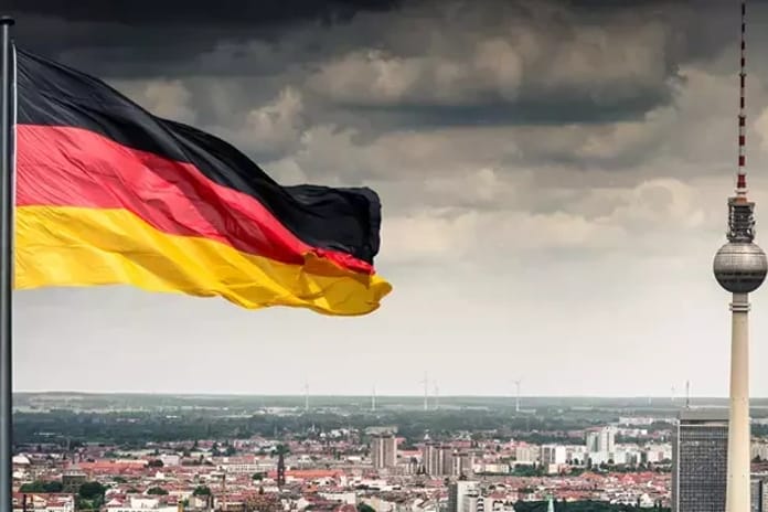 AP: Almanya ekonomik itibarını kaybetti