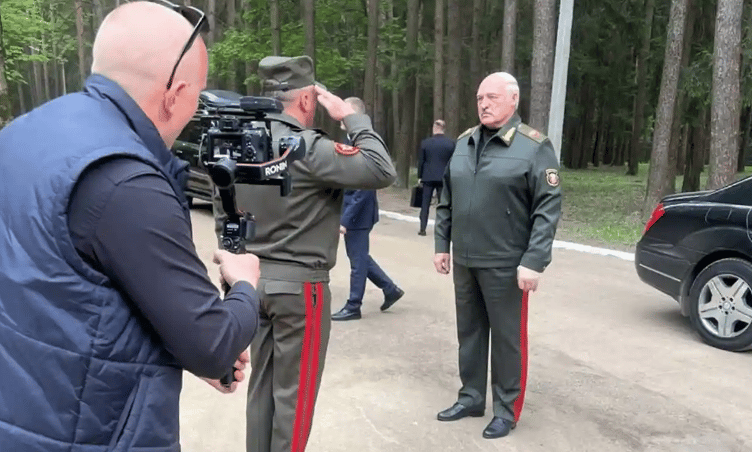 Sağlığının kötü olduğu iddia ediliyordu; Belarus lideri Lukaşenko'nun yeni görüntüleri yayımlandı