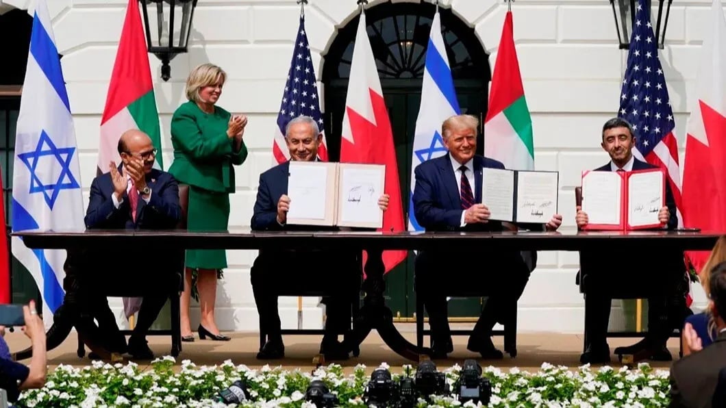 Trump döneminde, Birleşik Arap Emirlikleri ve Bahreyn'in, İsrail ile imzaladığı Abraham Anlaşması'ndan bir kare...