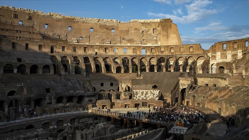 Roma'nın simge yapılarından Kolezyum'a bir saldırı daha