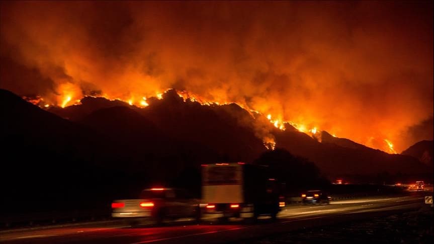 Los Angeles'taki yangınlarda 5 ölü, 100 bin tahliye edildi