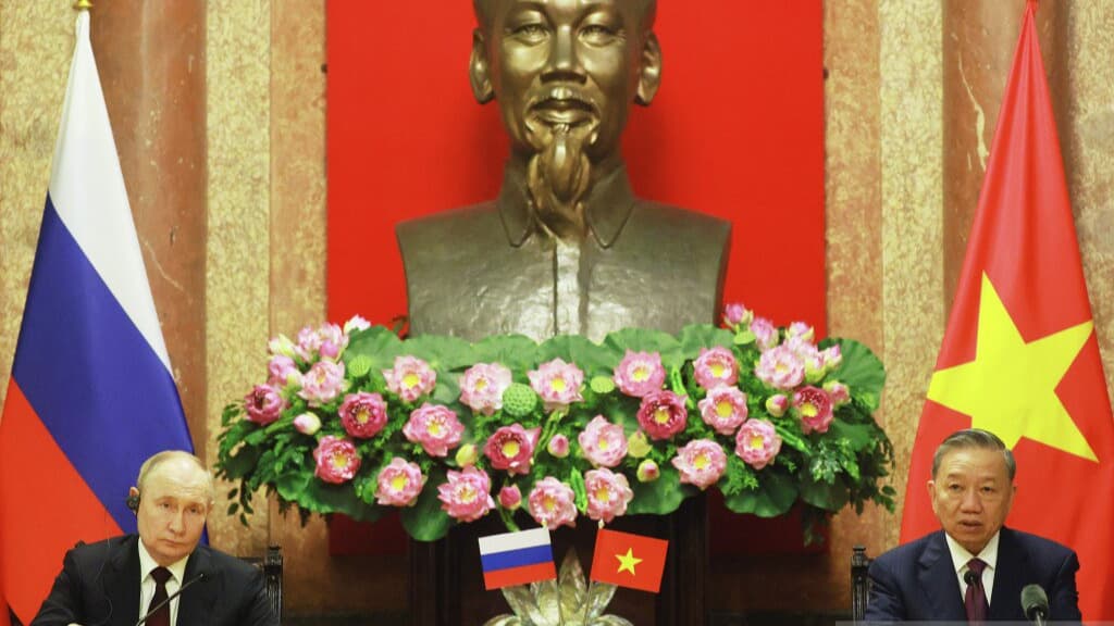 Putin: Vietnam'da Enerji Yatırımlarını Genişleteceğiz