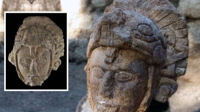 Arkeologlar yılan miğferli tuhaf bir Maya savaşçısı heykeli buldu