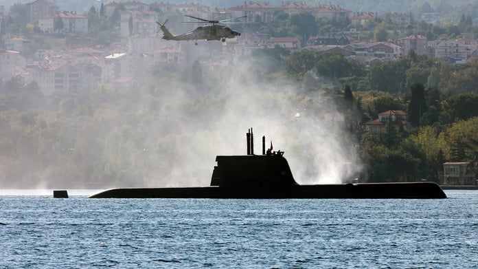 İkinci REİS sınıfı denizaltı TCG HIZIRREİS, seyir testleri sırasında görüntülendi