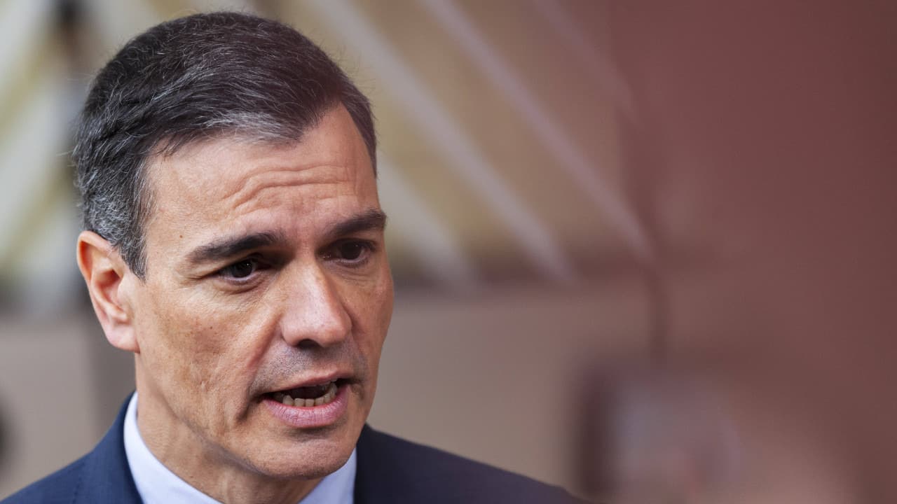 Emekli askerlerden Sanchez'in görevden alınması için manifesto