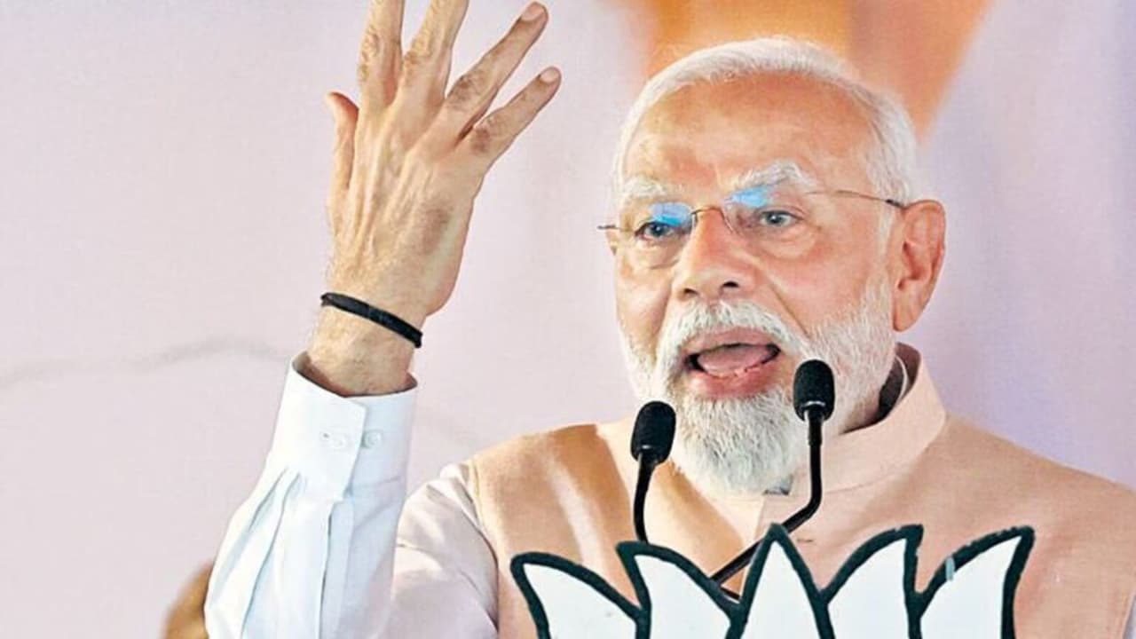 Hindistan'da oy sayımı devam ediyor: İlk sonuçlara göre başbakan Modi önde