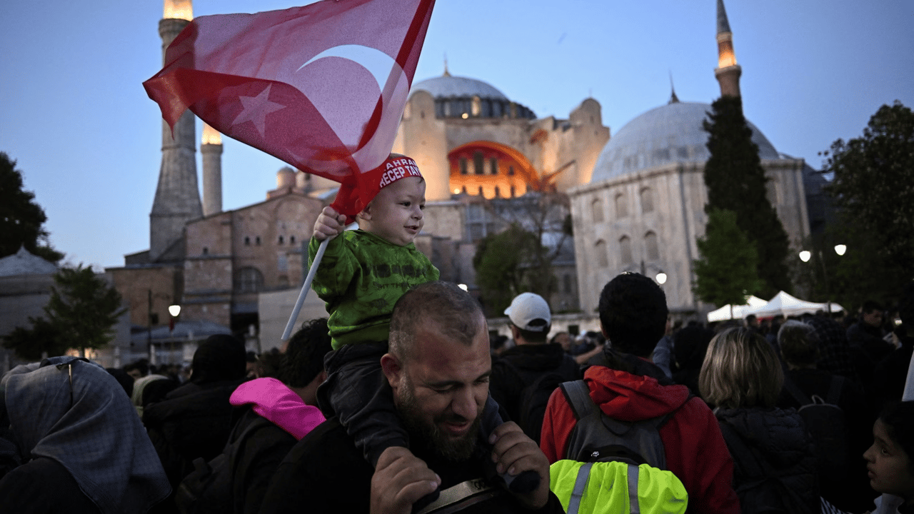 Türk Seçmenler NATO Liderliği Belirleyecek