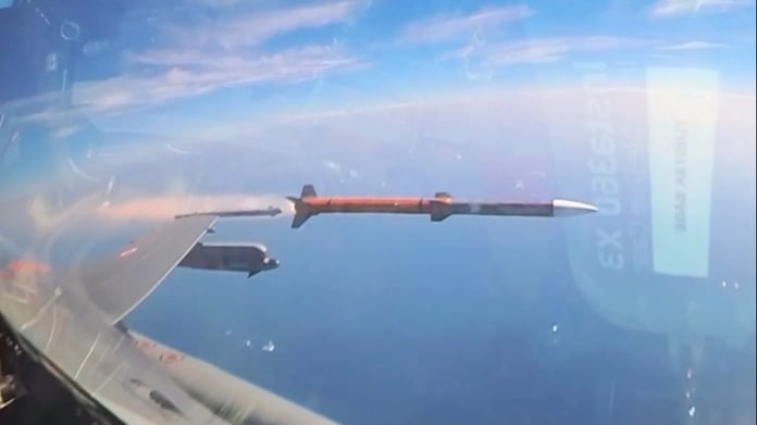 Türkiye’nin ilk yerli ve milli havadan havaya görüş ötesi füzesi GÖKDOĞAN’dan tam isabet