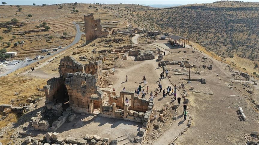 Diyarbakır'daki Zerzevan Kalesi'nde 1900 yıllık kapı bulundu