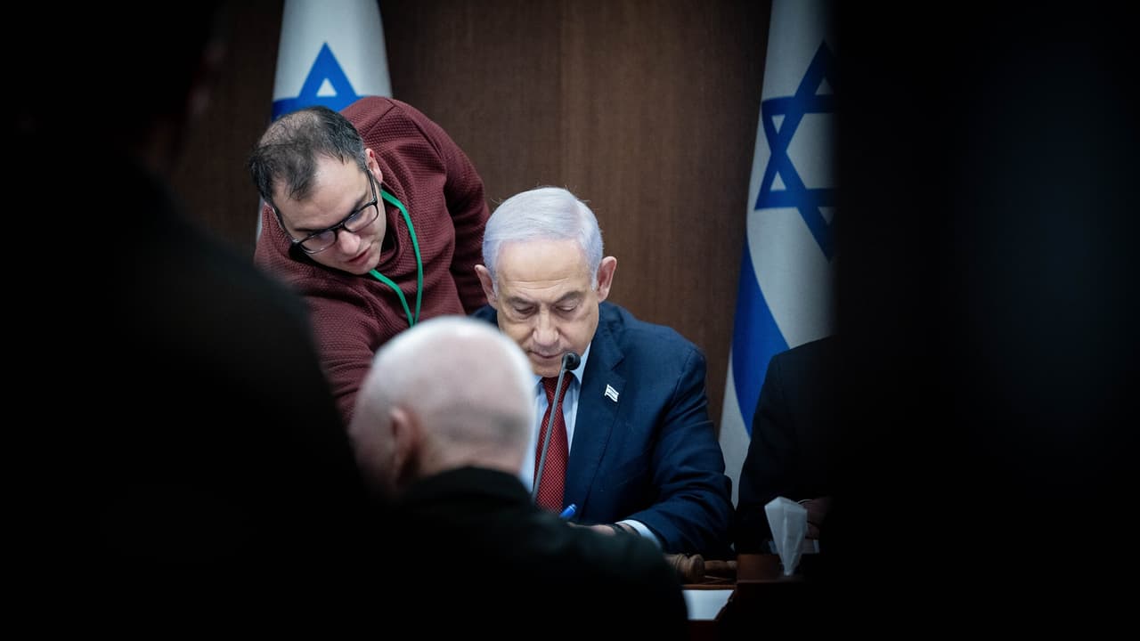 İran'ın misillemesi Netanyahu'ya nasıl can simidi oldu?
