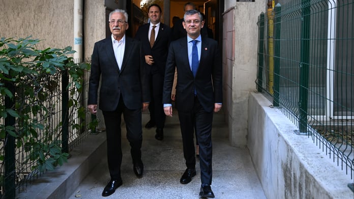 Özgür Özel’in Murat Karayalçın’ı ziyareti: SHP yeniden mi açılıyor?