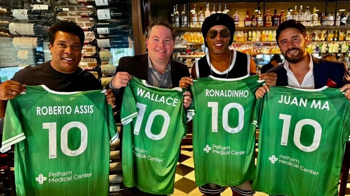 Ronaldinho, yeşil sahalara geri dönüyor! Kuzey Amerika'da yeni bir takımın parçası olacak
